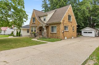 653 Three Mile Rd NE, Grand Rapids, MI 49505
