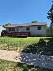 1704 Neil St, Garden City, KS 67846