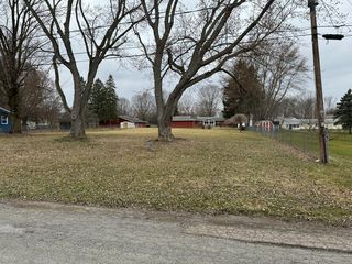 15982 Brookside Dr, Buchanan, MI 49107