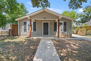 1255 E  Davis Ave, Fort Worth, TX 76104