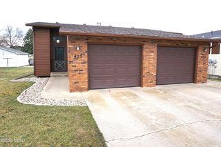 423 7th Ave NE, Watertown, SD 57201