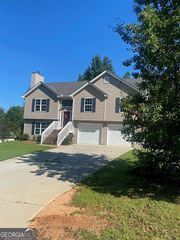 5482 Latham Manor Dr, Gainesville, GA 30506