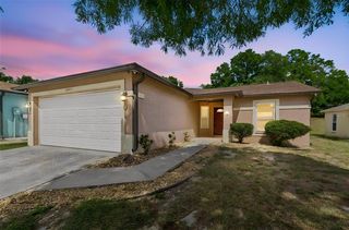 8445 N  River Dune St, Tampa, FL 33617