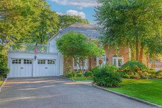 82 Country Club Drive, Manhasset, NY 11030