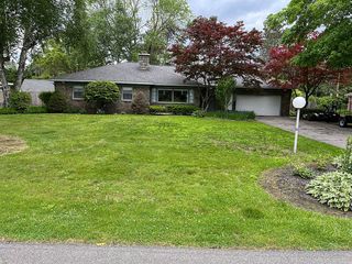 10 Willo Ln, Loudonville, NY 12211