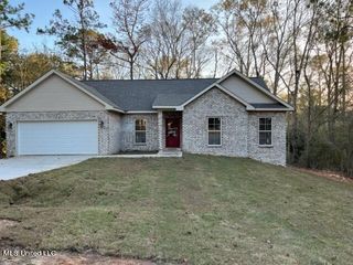 192 Aubudon Pl, Picayune, MS 39466