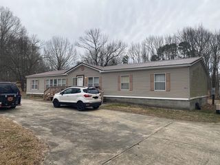 122 Lasater Rd, Laceys Spring, AL 35754
