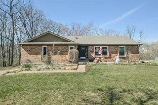 227 Clayton Trails Dr, Ballwin, MO 63011