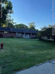 28264 Bayberry Rd, Farmington Hills, MI 48331