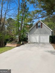 2072 Amberly Crossing Ln, Dacula, GA 30019