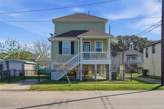 1912 55th St, Galveston, TX 77551