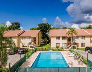 2524 Riverside Dr #111, Coral Springs, FL 33065