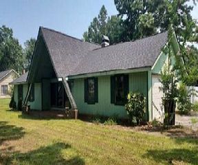 301 Founders Dr, Barnesville, GA 30204