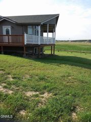 17 Clark Dr, New Town, ND 58763