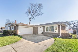 625 Devonshire Dr, Des Plaines, IL 60018