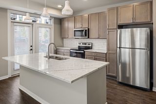 400 SW 11th St #230, Des Moines, IA 50309