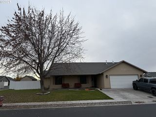 717 W  Pheasant Ave, Hermiston, OR 97838