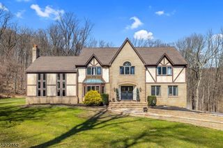 26 Squire Hill Rd, Long Valley, NJ 07853