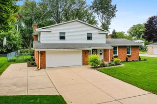 361 W  Briar Ln, Green Bay, WI 54301