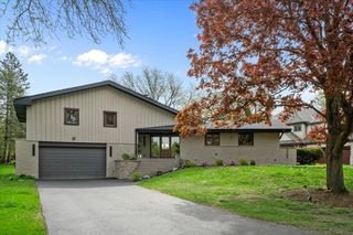3492 Whirlaway Dr, Northbrook, IL 60062