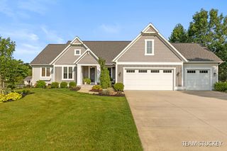 8721 Olde Meadow Dr NE, Rockford, MI 49341