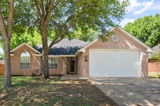 1221 Highcrest Dr, Burleson, TX 76028