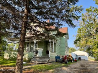401 Hill Ave S, Park River, ND 58270