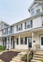 28 E  Smith St, Topton, PA 19562