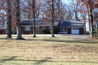 389 Moorestown Dr, Bath, PA 18014