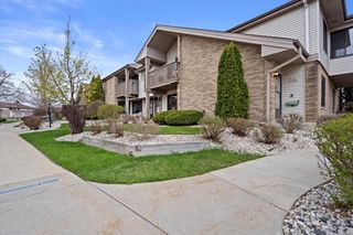 W176N9735 Rivercrest DRIVE, Germantown, WI 53022