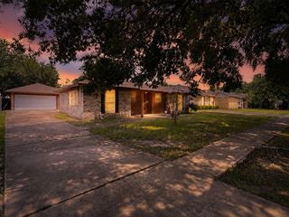 6902 Feather Creek Dr, Houston, TX 77086