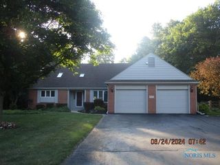 30034 Saint Andrews Rd, Perrysburg, OH 43551