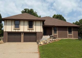 727 N  Lake Dr, Marshall, MO 65340
