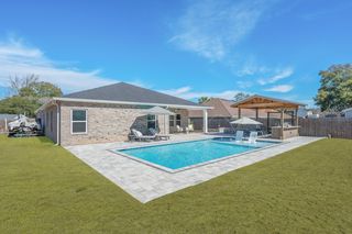 8 Maple Ave, Shalimar, FL 32579