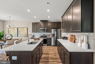 1 Four Leaf Dr, Downingtown, PA 19335