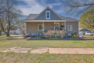 721 E  17th Ave, Winfield, KS 67156