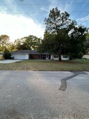 4931 Flamingo Ln, Dade City, FL 33523