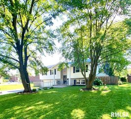 1307 S  Pope St, Benton, IL 62812