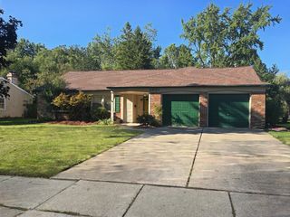 2951 Hill Dr, Troy, MI 48085
