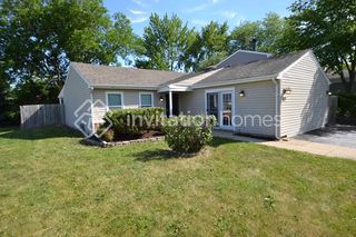 880 Edenwood Dr, Roselle, IL 60172