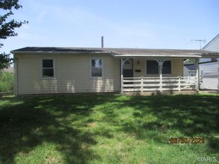 604 W  Jefferson St, O'Fallon, IL 62269