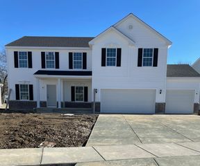 28 Levanno Dr, Crown Point, IN 46307