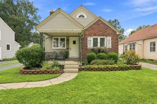 557 Fallis Rd, Columbus, OH 43214