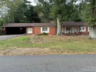908 13th St NW, Conover, NC 28613