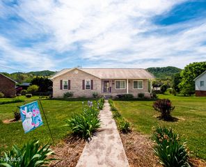 271 Stewart Hills Dr, Rogersville, TN 37857