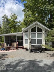 122 Maple Forest Dr, Milford, PA 18337