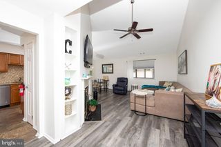 603 Cypress Point Cir #B, Mount Laurel, NJ 08054