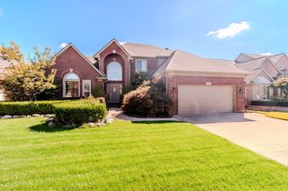56194 Birkdale Dr, Macomb, MI 48042