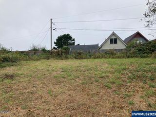 35 SE Williams Ave, Depoe Bay, OR 97341