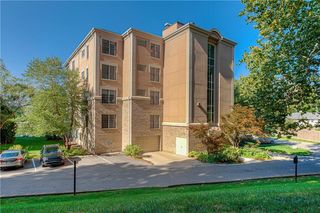 6770 Spirit Lake Dr #402, Indianapolis, IN 46220
